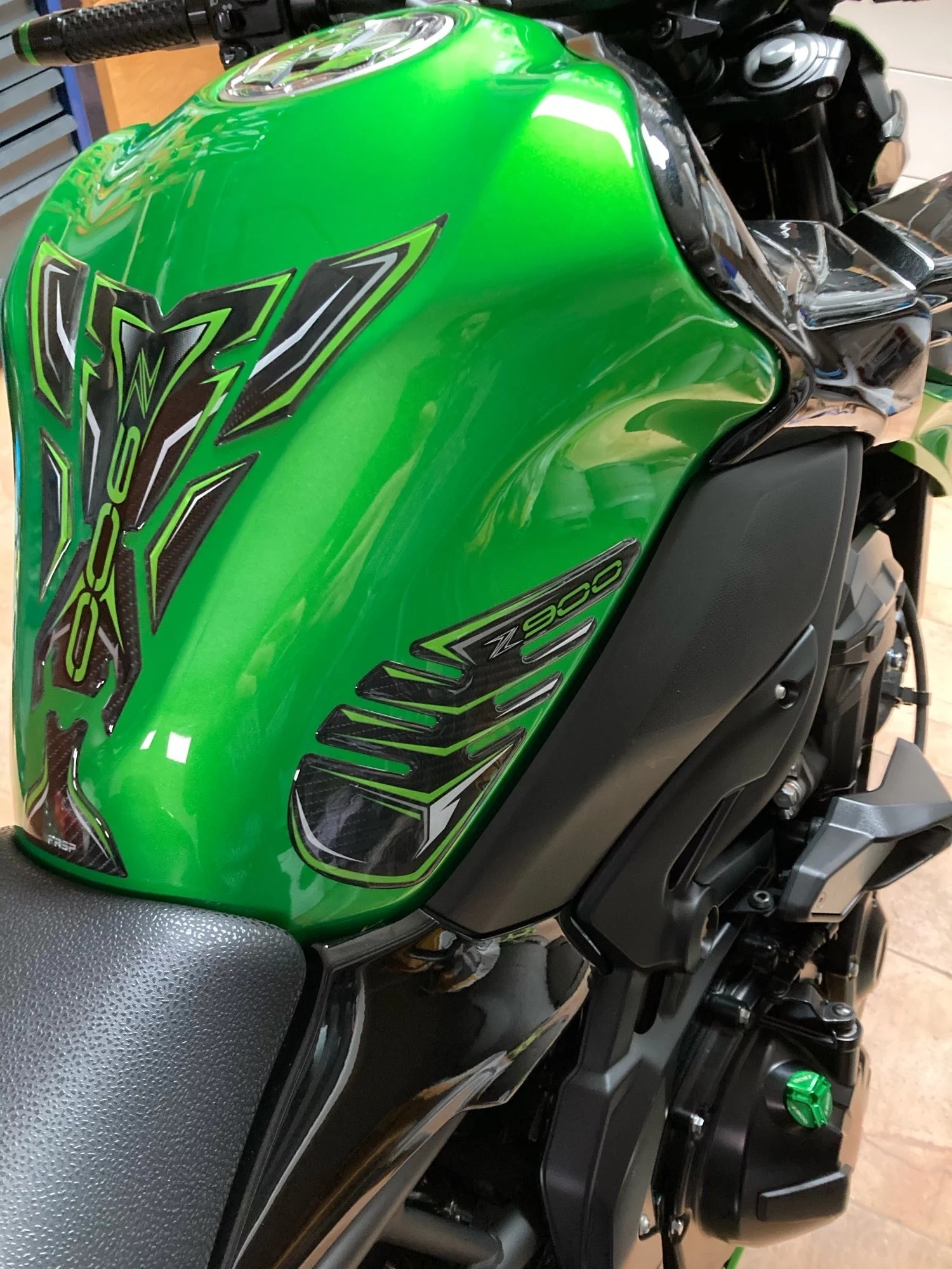 Kawasaki Z900 Compatible Tank Pad combo with Knee Pad V Style - Green