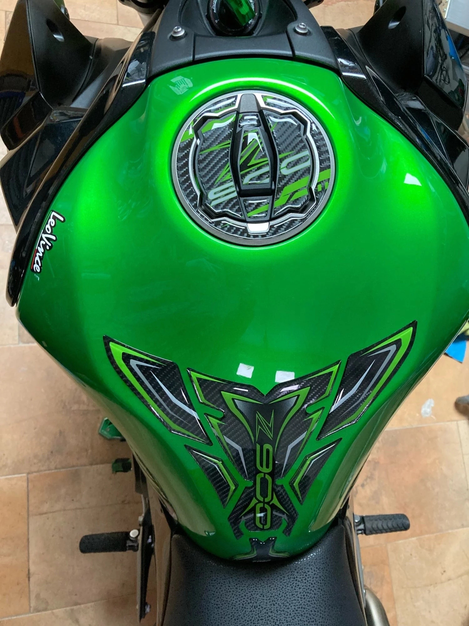 Kawasaki Z900 Compatible Tank Pad combo with Knee Pad V Style